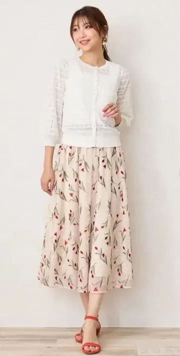 로즈 티아라 튤립 자수 플레어 스커트 베이지 46