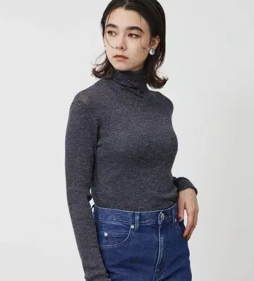 이번 시즌 새상품 플라스테 라메 시어 리브 터틀넥 스웨터 다크 그레이 M