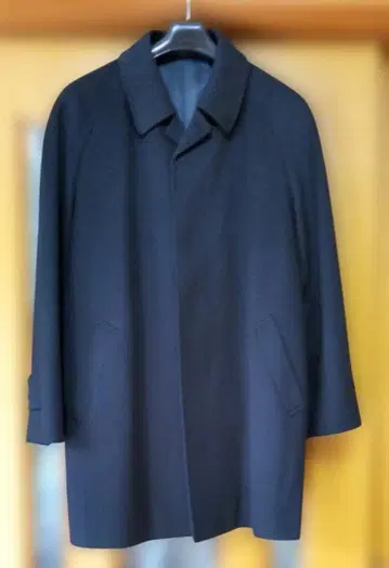 캐시미어 혼방 블랙 컬러 래글런 슬리브 코트