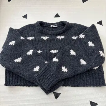 NKNIT 다크 그레이 하트 무늬 니트 스웨터