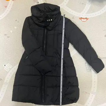 블랙 다운 자켓 미디 기장 아줄바이마우지