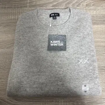 유니클로 KAWS WINTER 그레이 크루넥 스웨터 M