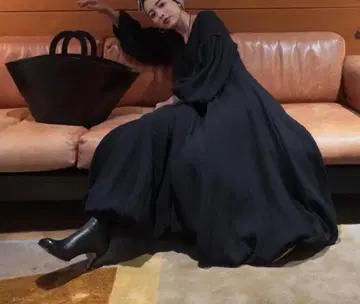 에트르 도쿄 벌룬 슬리브 플레어 원피스 블랙