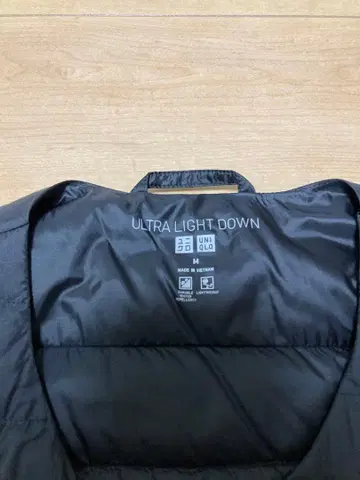 유니클로 울트라 라이트 다운 컴팩트 자켓 블랙 M 이너 다운
