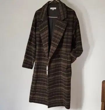 체크 무늬 더블 브레스트 롱 코트