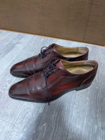 와인 레드 가죽 레이스업 슈즈