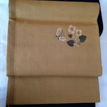 캐주얼 오비 나비와 작은 꽃 황토색