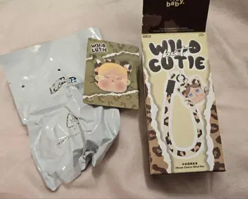 CRYBABY WildbutCutie 폰 참 camo 크라이베이비