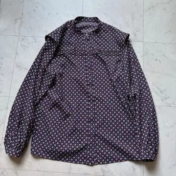 투모로우랜드 커먼 플라워 프린트 스탠드 카라 블라우스 꽃무늬