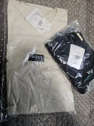 ROXY 롱 T셔츠 & 블랙 레깅스 세트