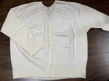 새상품급 유니클로 캐시미어 가디건 화이트