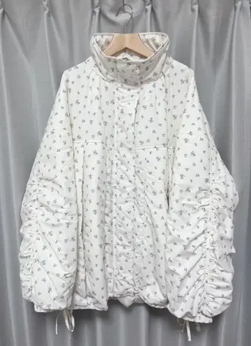 Heather 스탠드 개더 미들 블루종 꽃무늬