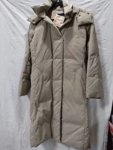 후드 부착 베이지 롱 다운 자켓