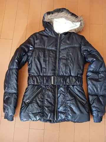 블랙 다운 자켓 S 사이즈 퍼 포함