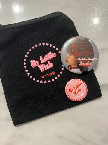 리틀 그리모아 아사히 NYLON 솔로 굿즈 파우치 캔뱃지