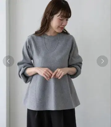 미사용 새상품 서니 라벨 페플럼 니트 풀오버 그레이