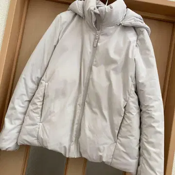 유니클로 화이트 다운 페더 자켓 M