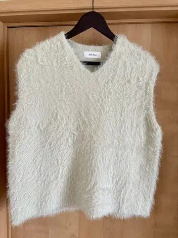 Mila Owen V넥 샤기 니트 베스트