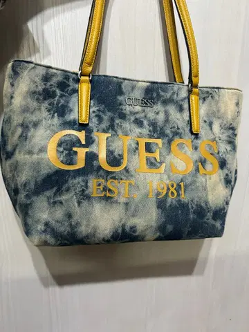 GUESS 토트백