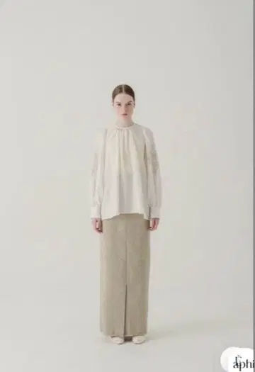 Eaphi VOLUME SLEEVE EMBROIDERY BLOUSE