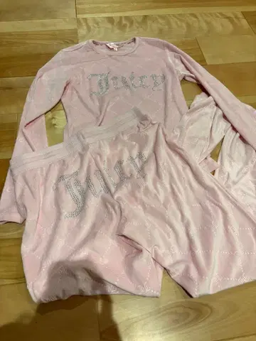 Juicy couture 벨로아 원단 셋업