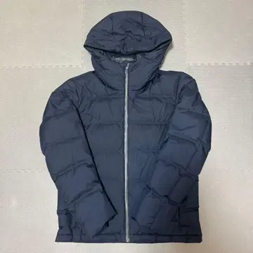 유니클로 다크 블루 다운 자켓 M 사이즈