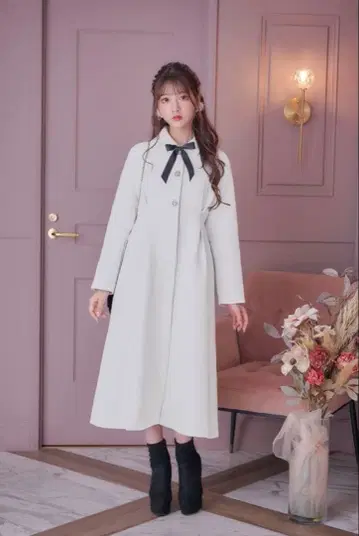 M me eme 엠미에메 인형 롱 코트(펄 버튼)