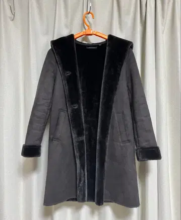 유니클로 무스탕 터치 후디드 코트