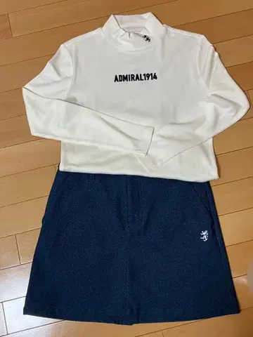 [ 새상품급 ] 상의와 네이비 스커트 세트