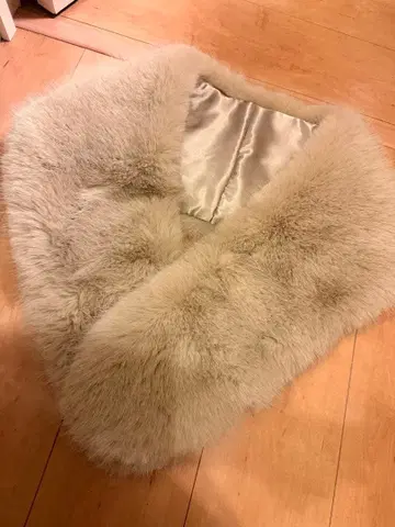 크림색 퍼 기모노 숄 (페이크)