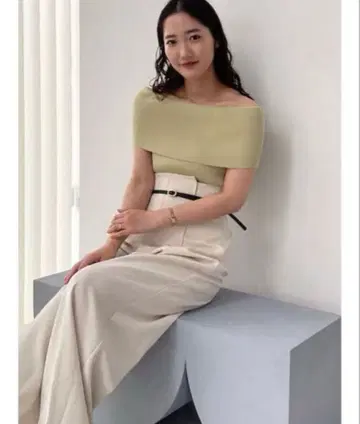 러그나무 문 오프숄더 리브 니트 풀오버