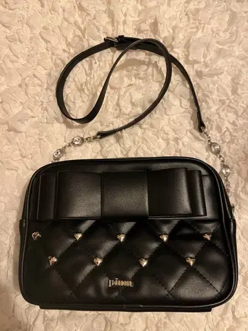 pium 하트 퀼팅 리본 미니백 블랙