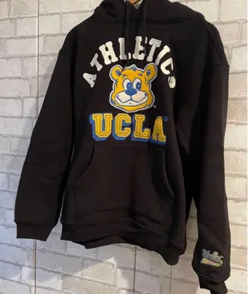 UCLA Athletics 후드 부착 맨투맨 블랙