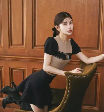 Darich DD 로고 바이컬러 니트탑 하이웨스트 니트 미니 세트