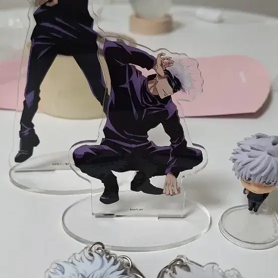 주술회전 고죠 사토루 아크릴 스탠드 및 피규어, 키링 일괄