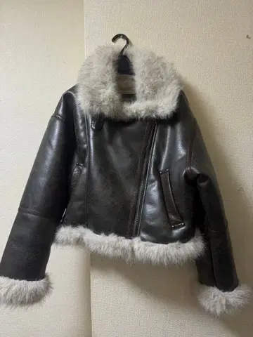 MURUA 언이븐 숏 페이크 무스탕 자켓 택 포함 새상품