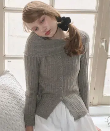 Birthday room 오프숄더 리브 니트 그레이