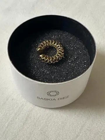 SASKIA DIEZ 메쉬 골드 이어커프