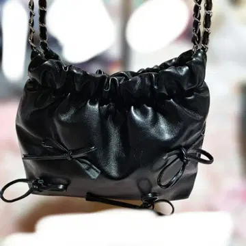 블랙 개더 핸드백