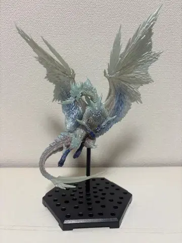 몬스터 헌터 이카나 피규어