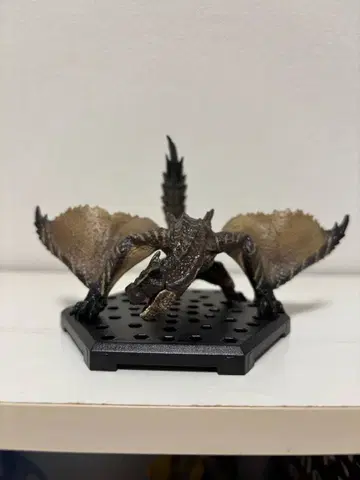 몬스터 헌터 티가렉스 아종 피규어