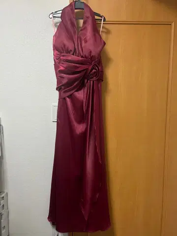 버건디 하이넥 드레스