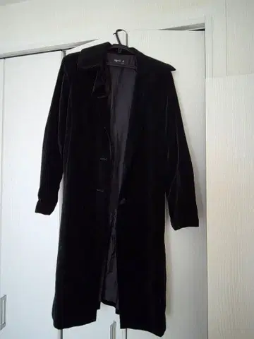 블랙 벨벳 롱 코트 사이즈 38