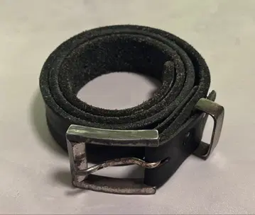 ISAMU KATAYAMA BACKLASH 더블 숄더 제품 염색 벨트