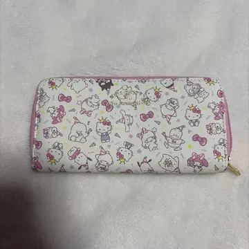 HELLO KITTY 캐릭터 패턴 장지갑 45th