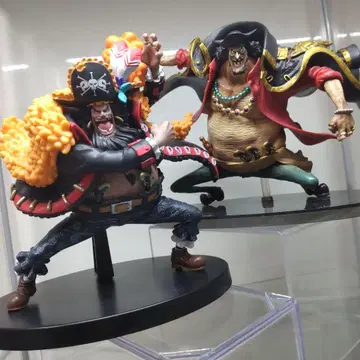 검은 수염 2년 전 & 2년 후 의상 피규어 세트