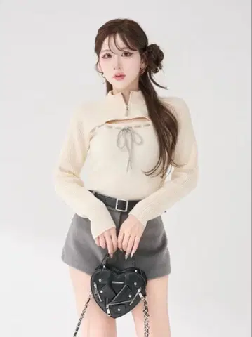 다리치 스티치 리본 오픈 니트탑