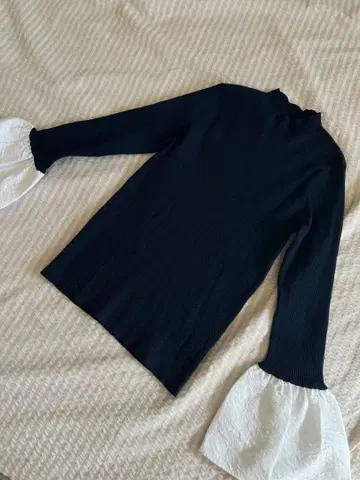 Beams 네이비 플레어 소매 니트