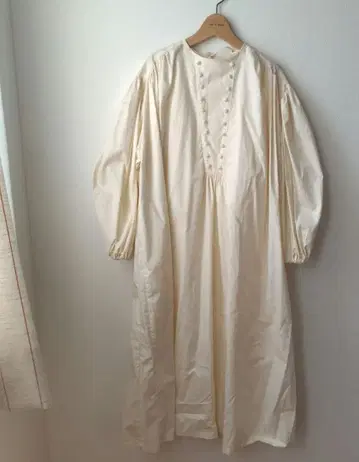 아이보리 긴팔 셔츠 원피스