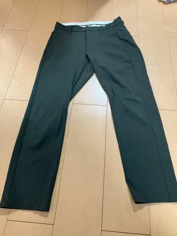 ATTACHMENT 카키 슬랙스